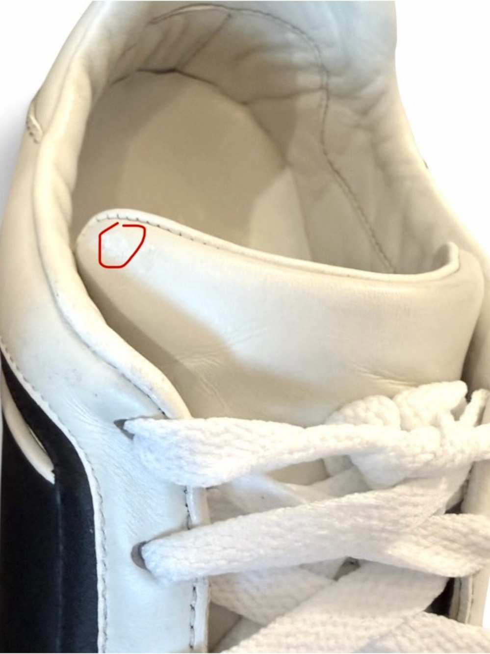 Gucci Men’s Black & White Leather interlocking Logo Runner Sneakers - Picture 5 of 12